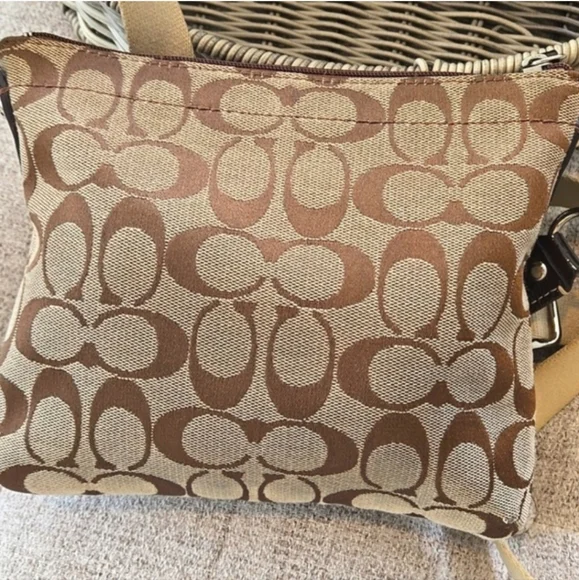 HP!  Coach Crossbody Bag And Essential Wristlet Bundle - Picture 4 of 16